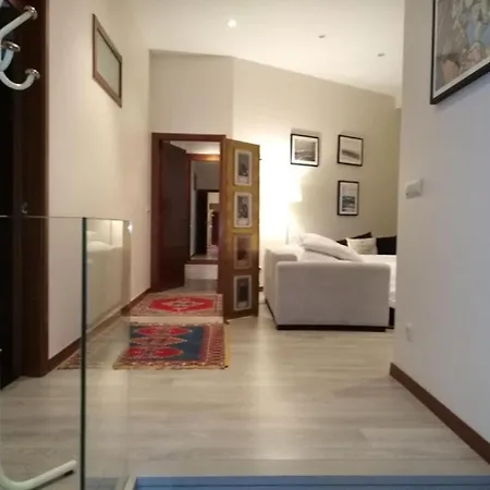 Διαμέρισμα Beautiful And Cozy Modernist With Garage In *